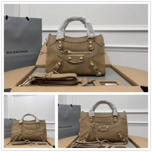 Balenciaga CLASSIC CITY Classic Goat Leather Handbag
