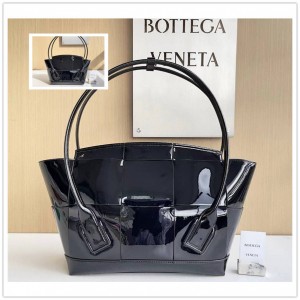 Bottega Veneta BV Women's Bag 666874/618463 ARCO SLOUCH 33/48 Lacquer Leather Handbag