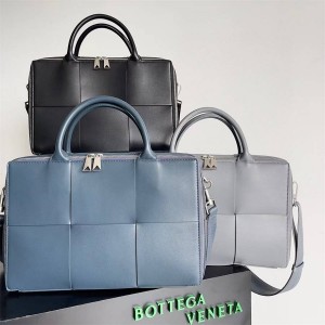 Bottega Veneta BV 680120 Large Woven Cowhide Arco Briefcase