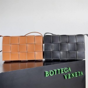 Bottega veneta BV 758105 Men's Cassette Crossbody Bag