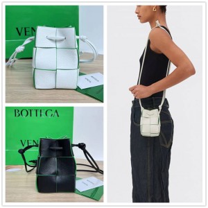 Bottega veneta BV 680217 Cassette Mini Crossbody Bucket Bag