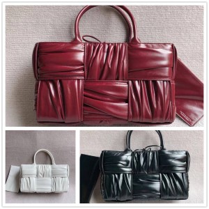 Bottega veneta BV Arco Tote Pleated Cowhide Medium Tote Bag