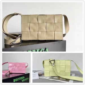 Bottega veneta BV 667298 Oil Wax Cassette Block Bag