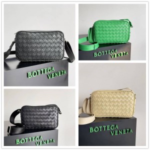 Bottega veneta BV Men's 710048 Small Intreciato Woven Camera Bag