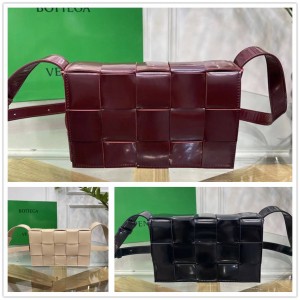 Bottega veneta BV 578004 glossy patent leather Cassette crossbody bag