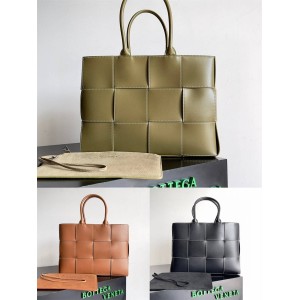 Bottega veneta BV 756682 Medium Arco Tote Handbag