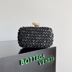 Bottega veneta BV 717622 Knot petal woven dinner bag