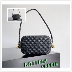 Bottega veneta BV 717623 Knot shoulder strap evening bag