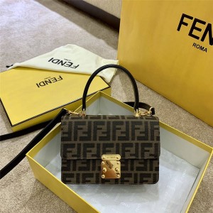 FENDI new middle-aged flap portable diagonal shoulder bag