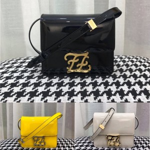 FENDI patent leather KARLIGRAPHY diagonal bag tofu bag 8BT317