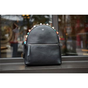 Fendi China official website ladies shoulder bag new rivet decorative school bag