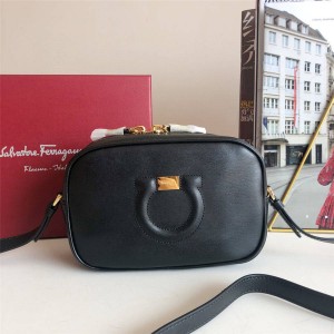 Ferragamo Bag GANCINI CITY Camera Bag 21H006