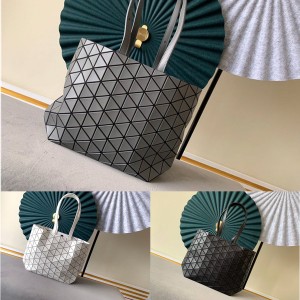 ISSEY MIYAKE square casual shoulder handbag shopping bag