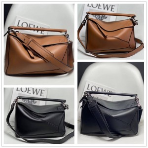 LOEWE 322.30. S21/322.30. S20 Small/Medium Puzzle Plain Cowhide Handbag