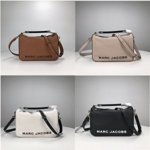 Marc Jacobs MJ THE SOFTBOX Handheld Crossbody Bag