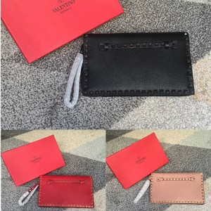 Valentino official website grain leather Rocksud rivet clutch