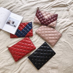 Valentino ladies clutch bag rivet rhombic color matching handbag 0084