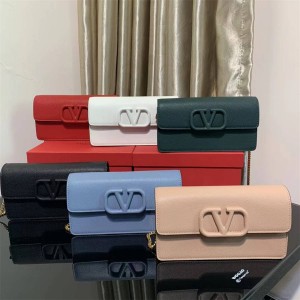 Valentino VLOGO Signature WOC Chain Bag Wallet 0093