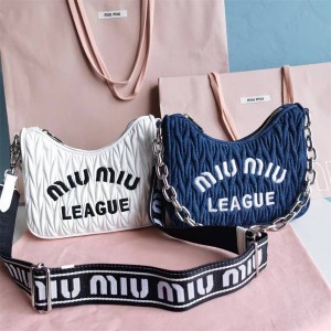 MiuMiu 5bh211 matelass é denim shoulder bag