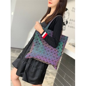 Issey Miyake official website 10 grid magic gradient folding handbag