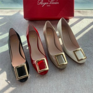 Roger Vivier RV Très Vivier Metal Buckle Round Toe Pumps