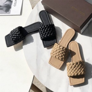 BOTTEGA VENETA BV official website woven CURVE flat sandals slippers