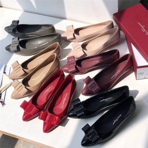 ferragamo patent leather classic Viva block heel high heel flats