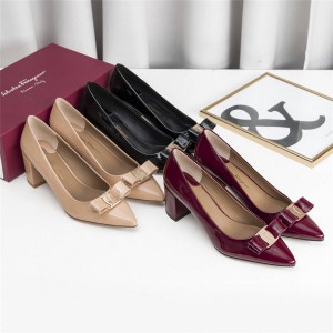 Ferragamo chunky heel pointed toe VARA bow heels