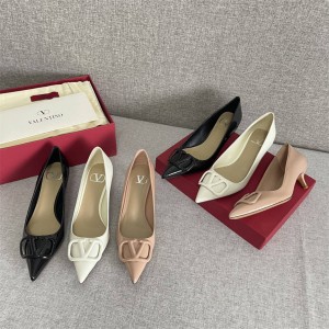 VALENTINO VLogo Signature Calfskin Cat Heel Pumps