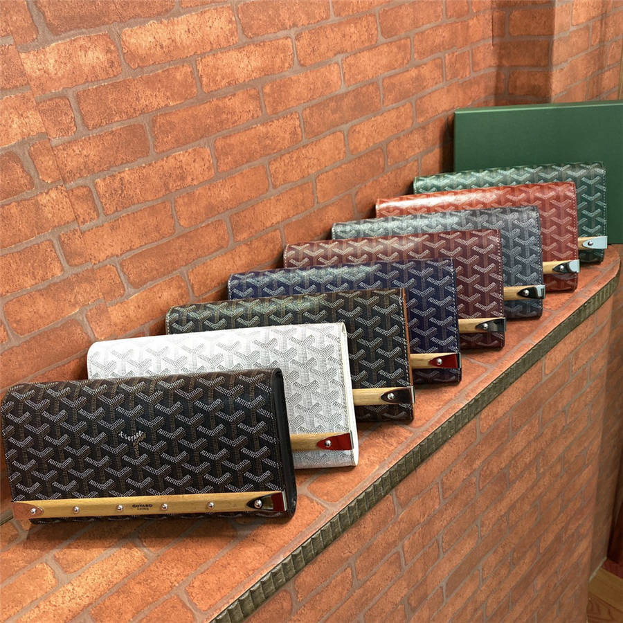 goyard monte carlo clutch sizes